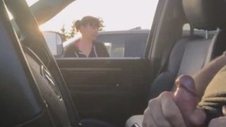 Подборка дрочки в машине на глазах у молодых тёлок и зрелых женщин